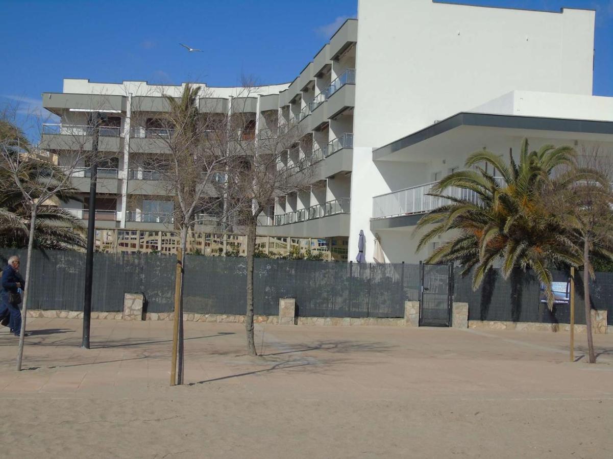 Appartement Premiere Ligne De Mer Roses Exterior photo